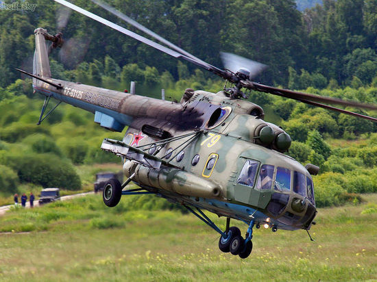 Вертолет с вахтовиками вернули  на базу в Красноярский край из-за открытого капота
