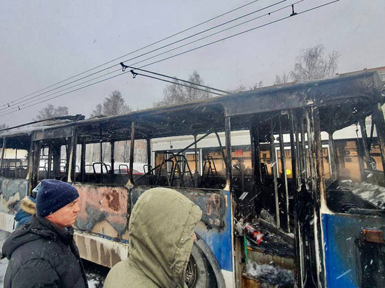 В Чебоксарах за 20 минут сгорел троллейбус маршрута №5