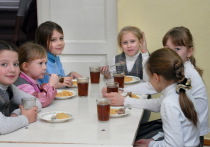 Родители учеников часто жалуются: детей невкусно кормят в школе, порции маленькие, еда остывшая