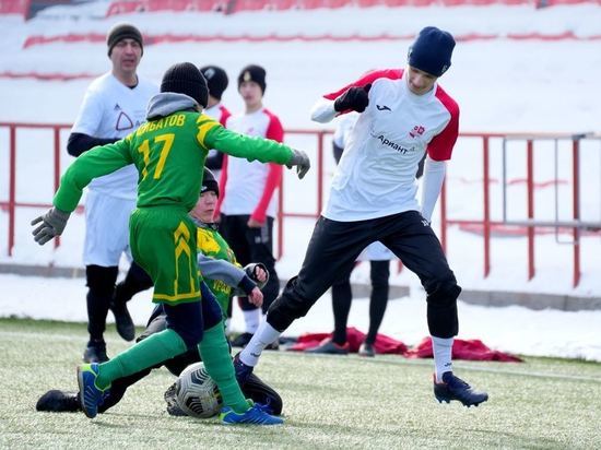 Футболисты «Челябинска» поддержали проект «Футбол без границ»