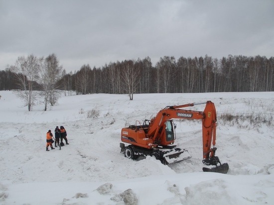 На трассах НСО начали вскрывать трубы для пропуска талых вод