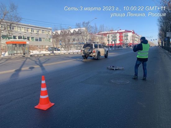 Мэрия: специалисты ежедневно обследуют состояние дорожного полотна в Южно-Сахалинске