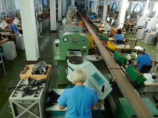 Овчинский рассказал об увеличении производства на столичной обувной фабрике