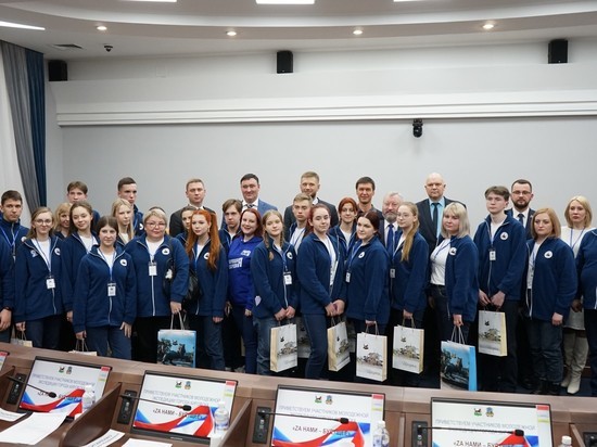 В Иркутске прошла встреча мэра и депутатов с участниками молодежной экспедиции из Кировска