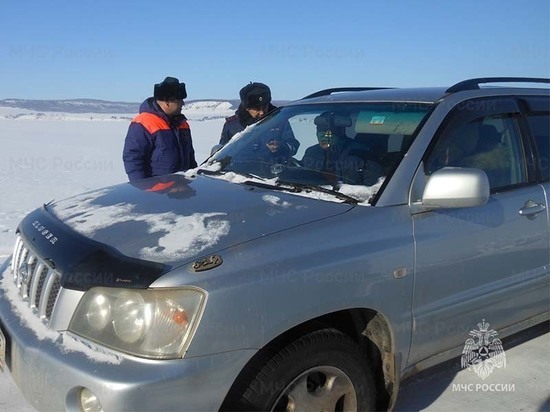 В Ольхонском районе за выходные поймали более 250 водителей, выезжавших на лёд