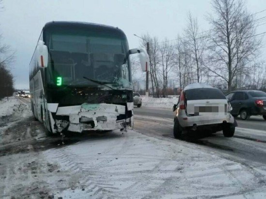 В ДТП с автобусом погиб водитель легковушки в Нижнекамске
