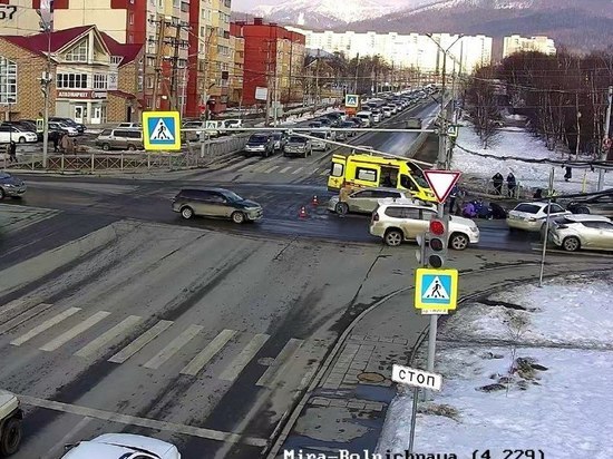 Водитель универсала сбил пешехода на перекрестке Мира — Больничная в Южно-Сахалинске