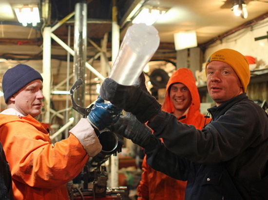 Миллионолетний лед подняли на поверхность российские ученые в Антарктиде