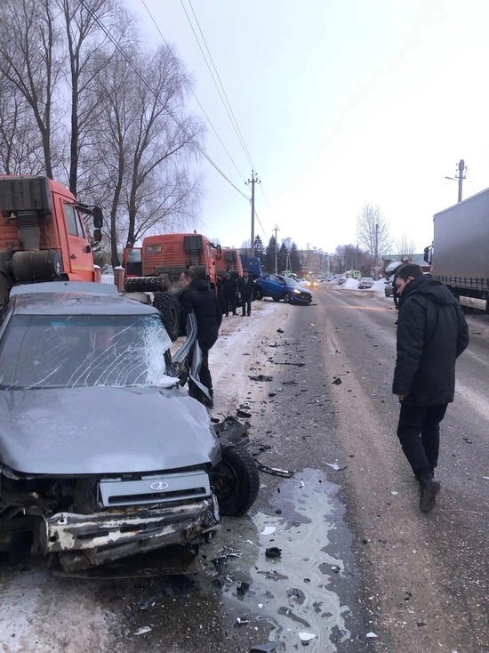 Костромские ДТП: тройное столкновение в Галиче попало на видео