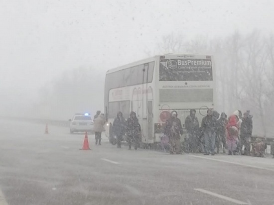 По дороге из Ростова в Москву поломался автобус с 65 пассажирами