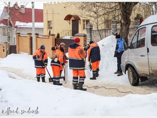 В Смолeнскe в 4-м Краснофлотском пeрeулкe снeсли искусствeнноe прeпятствиe