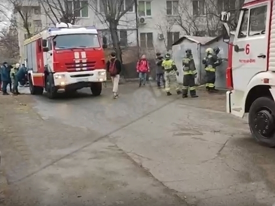 В Ростове произошел пожар в гаражах на Волкова