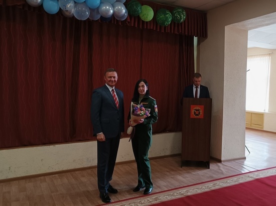 Курский губернатор Старовойт наградил женщин-военнослужащих накануне 8 марта
