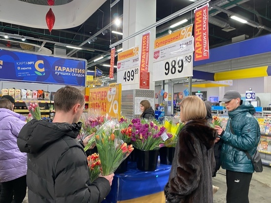 Архангелогородцы массово скупают тюльпаны накануне женского праздника