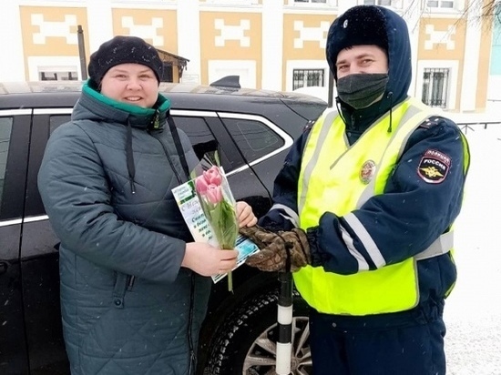 «Цветы для автоледи»: в Ярославской области продолжается праздничная акция