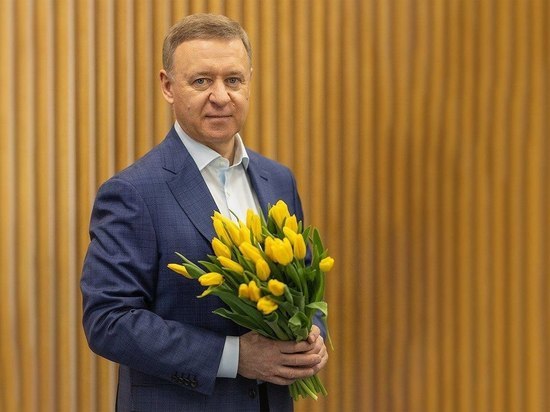Мэр Южно-Сахалинска поздравил жительниц города с 8 марта