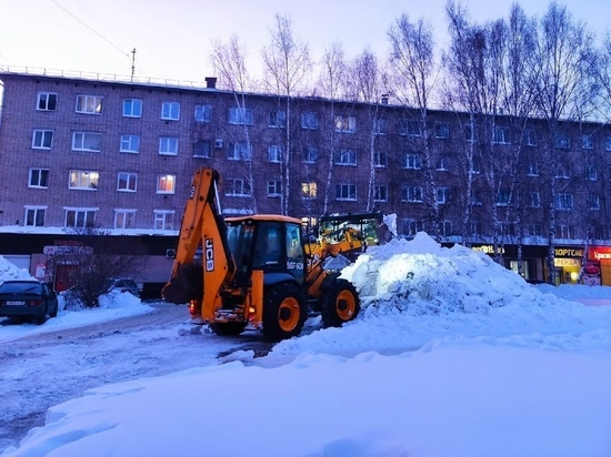 8 марта уборку снега в Томске ведут 60 единиц спецтехники