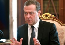 Заместитель главы Совета безопасности РФ Дмитрий Медведев направил поздравление женщинам с 8 марта