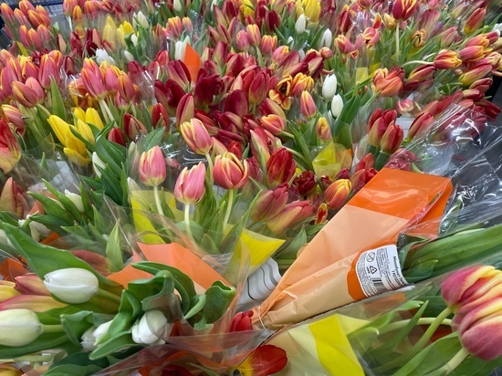 Какие цветы чаще всего покупают на 8 марта