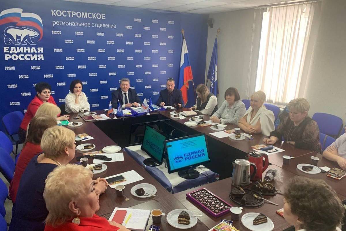 В Костроме с Международным женским днём поздравили участниц «Женского движения Единой России»