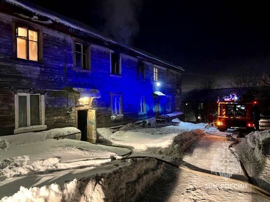 Из горящего дома в Мурманске эвакуировали семерых человек