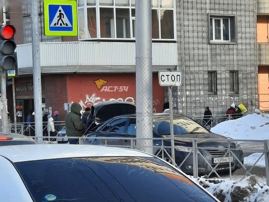 Жители Новосибирска возмутились из-за продавцов тюльпанов на улицах города