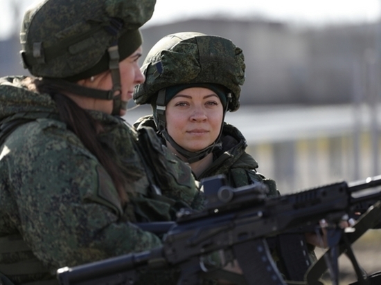 Военные железнодорожники в Волгограде поздравили женщин с праздником 8 Марта