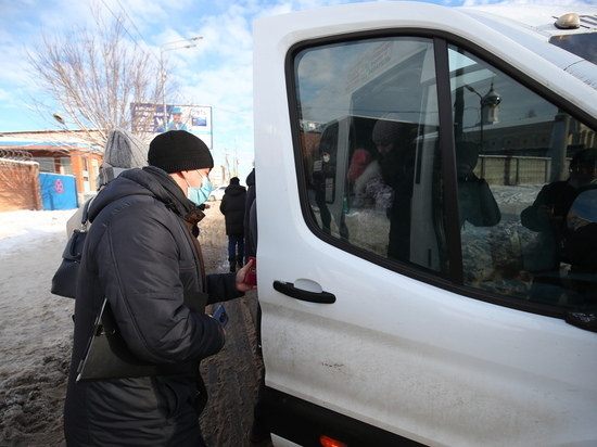 В Астрахани в маршрутке сделали бесплатный проезд для женщин 8 марта