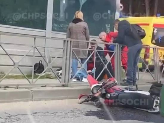 В Сочи мотоциклист попал в больницу после столкновения с иномаркой
