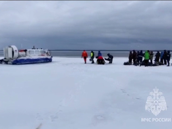 Спасатели из Ленобласти спасли более 80 рыбаков с оторвавшейся льдины на Финском заливе
