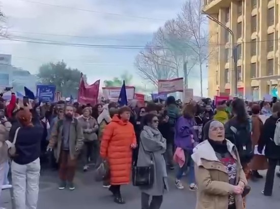 В Тбилиси проходит женский марш против закона об иноагентах