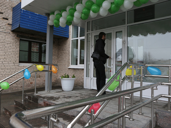 В Новгородской больнице отремонтировали регистратуру поликлинического отделения