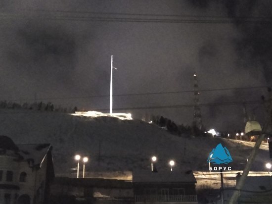 Триколор снова исчез с флагштока на Сопке в Красноярске