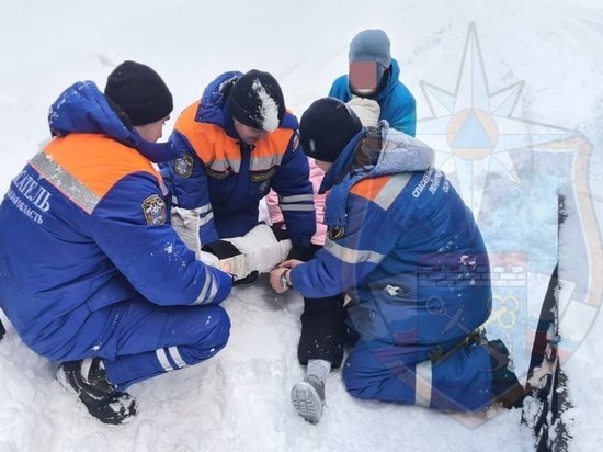 Спасатели из Тосно помогли женщине, повредившей ногу после падения на лыжах