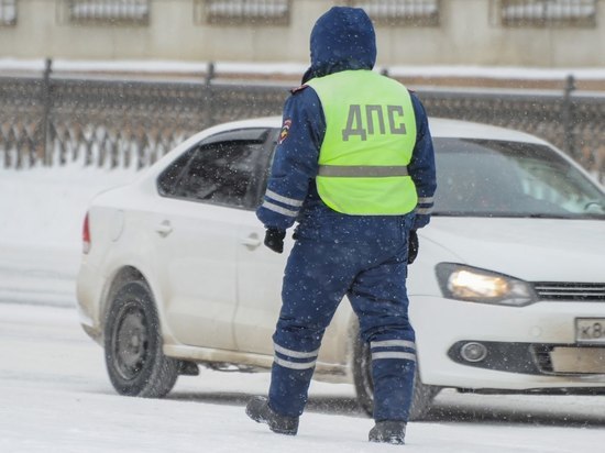 Почти 400 нарушителей ПДД 8 марта поймали автоинспекторы на дорогах Ямала