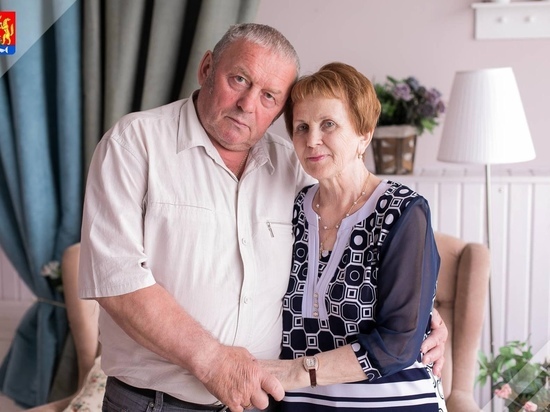 В Красноселькупе семья ветеранов ЯНАО отметила 50-летие со дня свадьбы