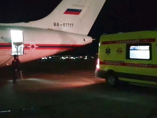 Иркутского спасателя, пострадавшего на пожаре, доставили в Санкт-Петербург