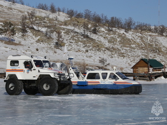 Трое туристов пострадали 8 марта на льду Байкала