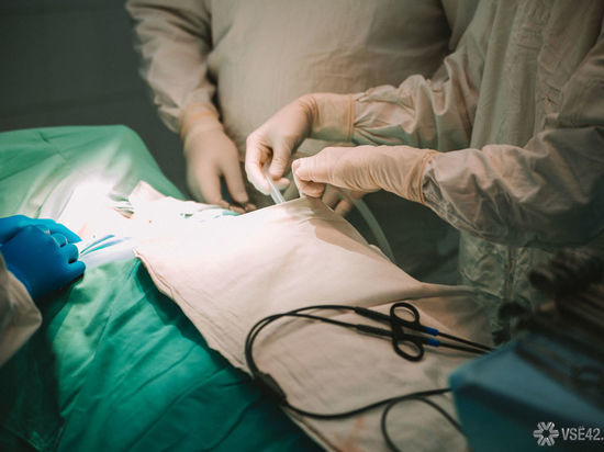 Кузбасские нейрохирурги установили пожилому пациенту огромный черепной протез