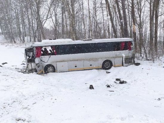 Фура и пассажирский автобус столкнулись под Брянском