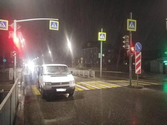 Переходил на красный: в Гурьевском районе микроавтобус сбил 66-летнего пешехода