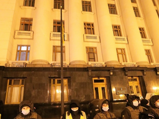 Зеленский провел совещание после серии взрывов на Украине