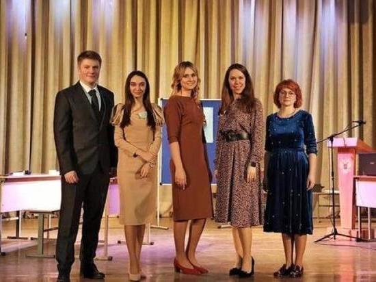 Учитель биологии школы №12 Курска Лилия Булгакова признана лучшим классным руководителем