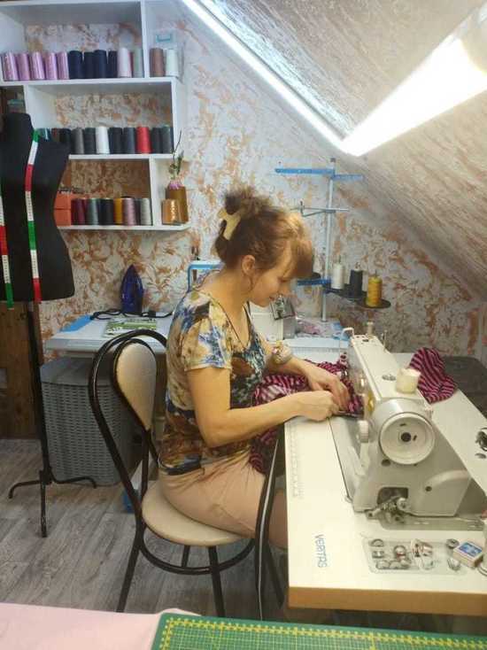Белгородка открыла швейную мастерскую, заключив соцконтракт
