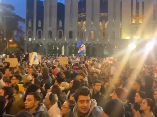 Жители Тбилиси вновь вышли на масштабный протест
