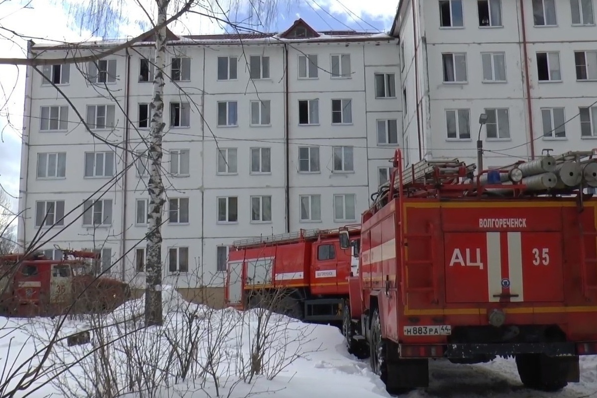 Костромские пожары: в Волореченске от огня пострадала 56-летняя женщина