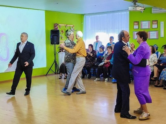 Астраханские пенсионеры отпраздновали Международный женский день