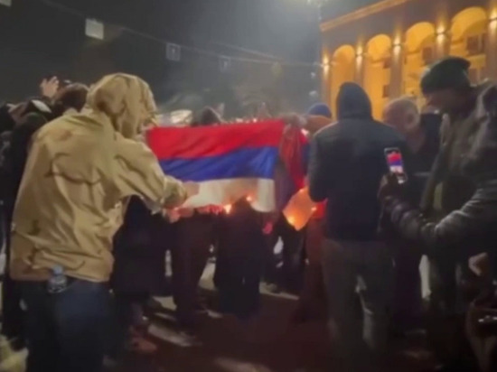 «Сухуми, Сухуми, Сухуми»: протестующие перед парламентом Грузии требуют решить «абхазский вопрос»