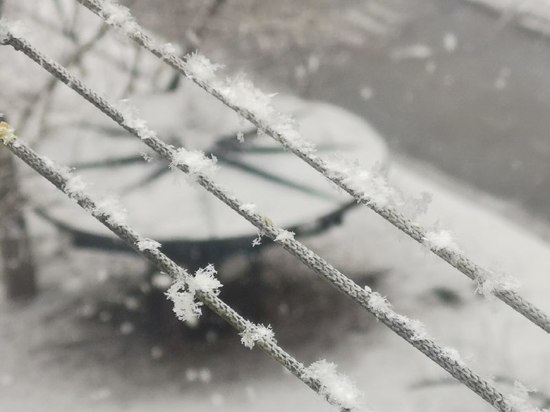 В Биробиджане ночью чистили дороги от снега