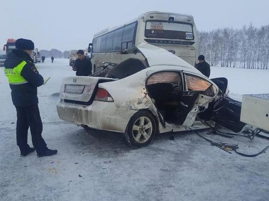 Мужчина и трехлетний мальчик погибли в ДТП с участием автобуса Славгород - Новосибирск